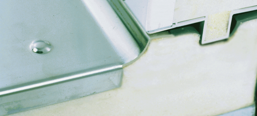 Impercold rounded profile in stainless steel, designed for internal corners of cold rooms and naval refrigerated spaces, promotes hygiene and cleanliness in refrigerated environments.