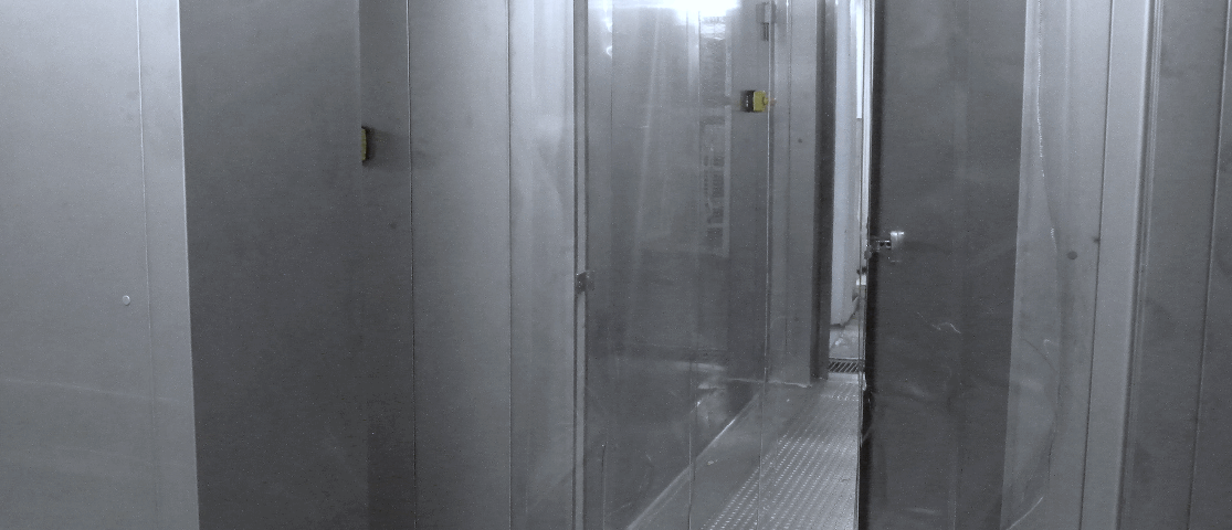 Flexible PVC hanging strip door, designed for Impercold cold rooms with easy opening and thermal insulation.