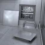 Impercold verschraubte Revisionsklappe für technischen Zugang oder Inspektion in Kühlzellen; solide Installation und zuverlässige Abdichtung.